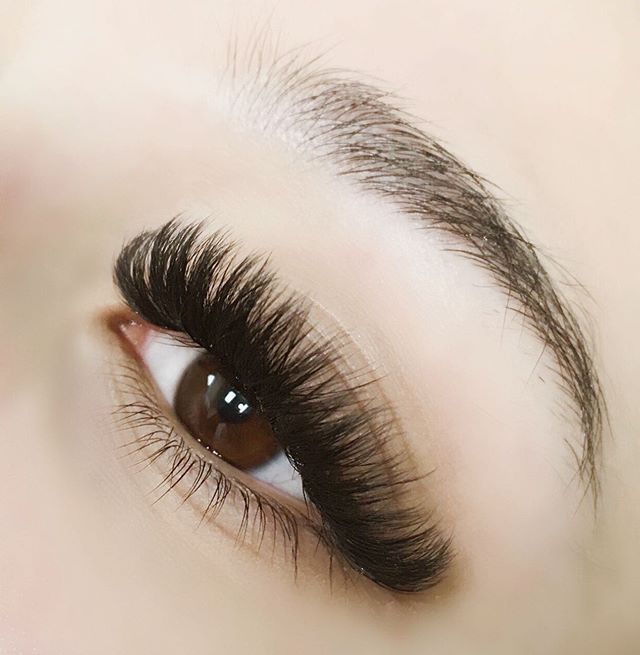 What Causes Eyelash Extensions to Fall Off Quickly