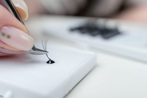 best eyelash adhesive for eyelash extensions​