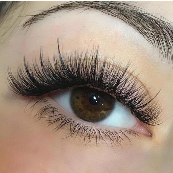 The Different Lashes in the Market: Eyelash Extensions vs. DIY Lashes