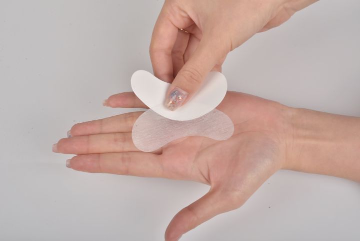 How To Handle Emergency Treatment  As A Lash Artist