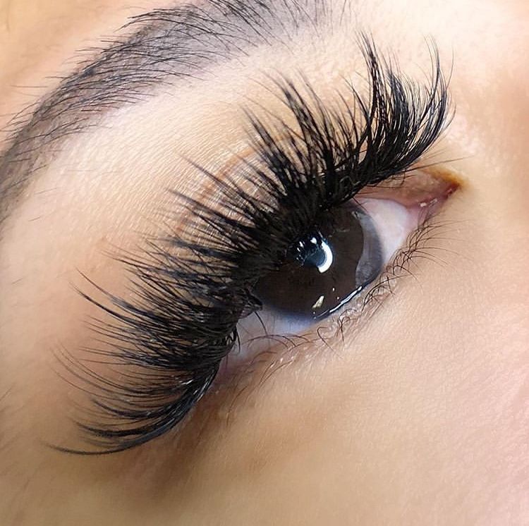 A Complete Guide to Apply False Lashes ①