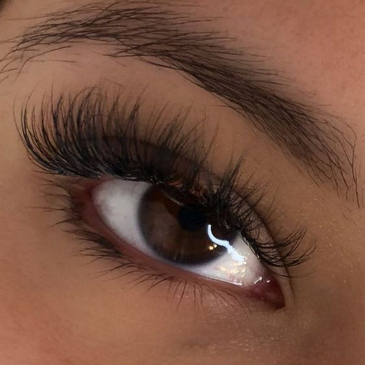 How to Curl Your Lashes