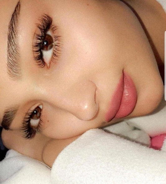 Put and Remove DIY Lashes